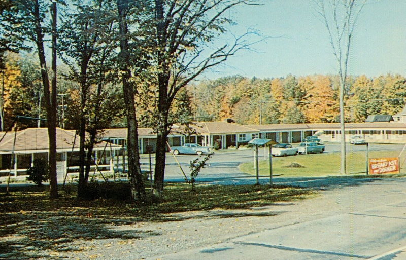 Crestwood Motel - Vintage Postcard